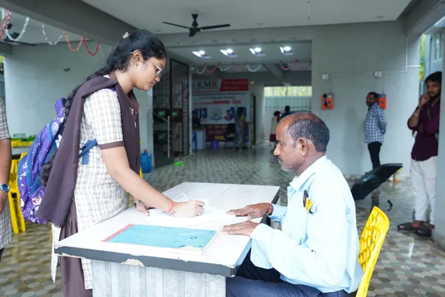 Student consultation at the campus desk